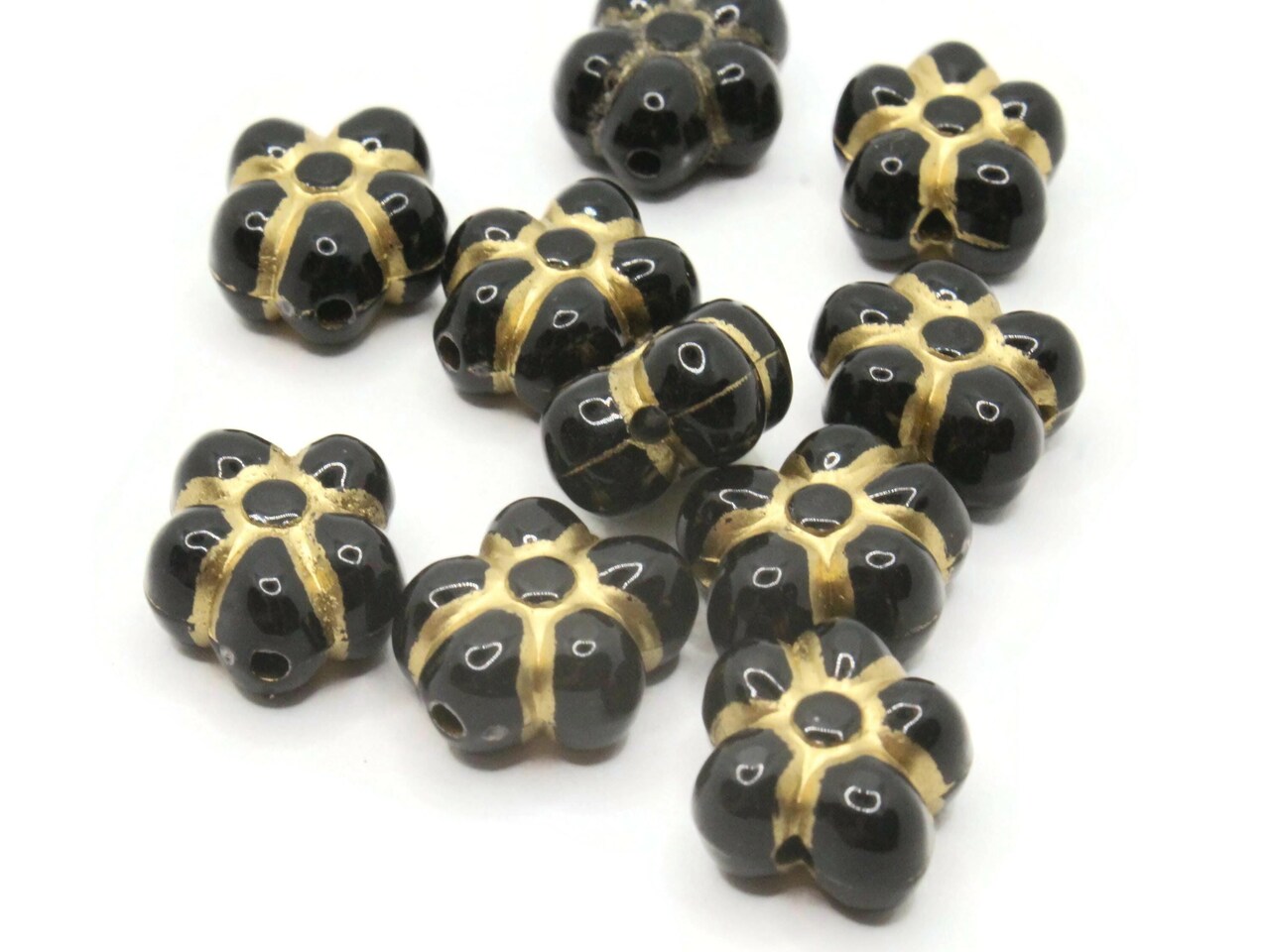 10 14mm Black and Gold 5 Petal Flower Plastic Flat Coin Beads